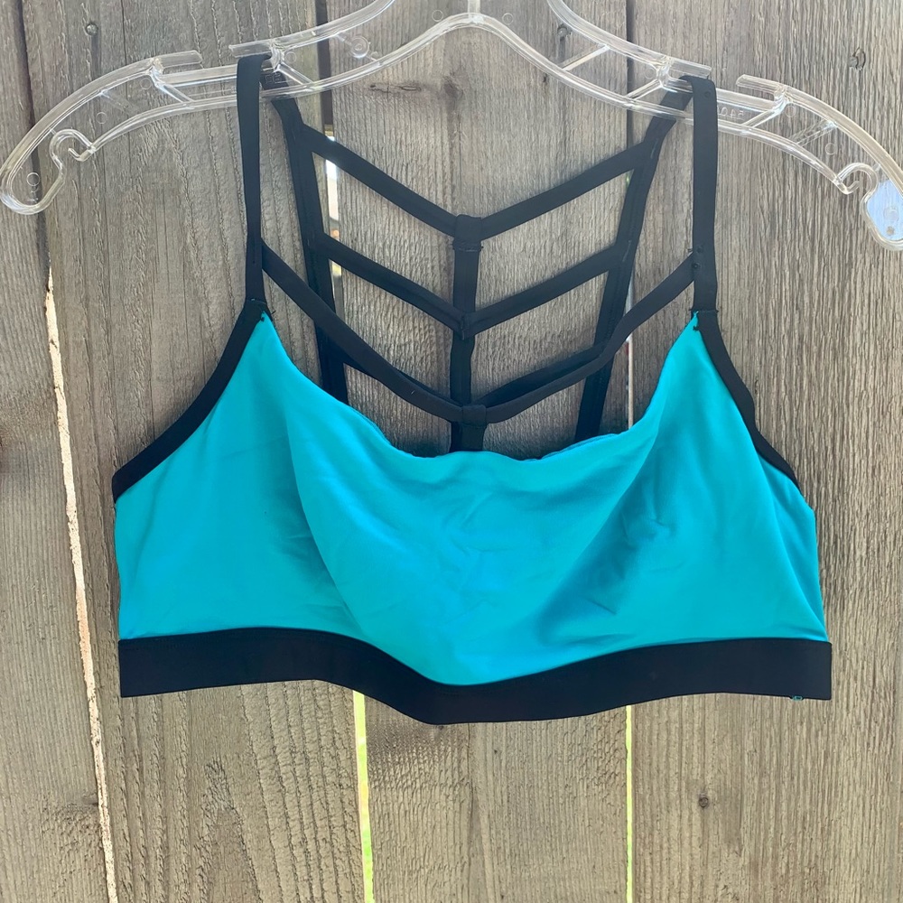 PINK Victoria’s Secret Ultimate Sports Bra Size M